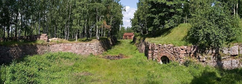 Восточно-выборгские укрепления, закрытые артиллерийские позиции с потернами-проходами к погребам